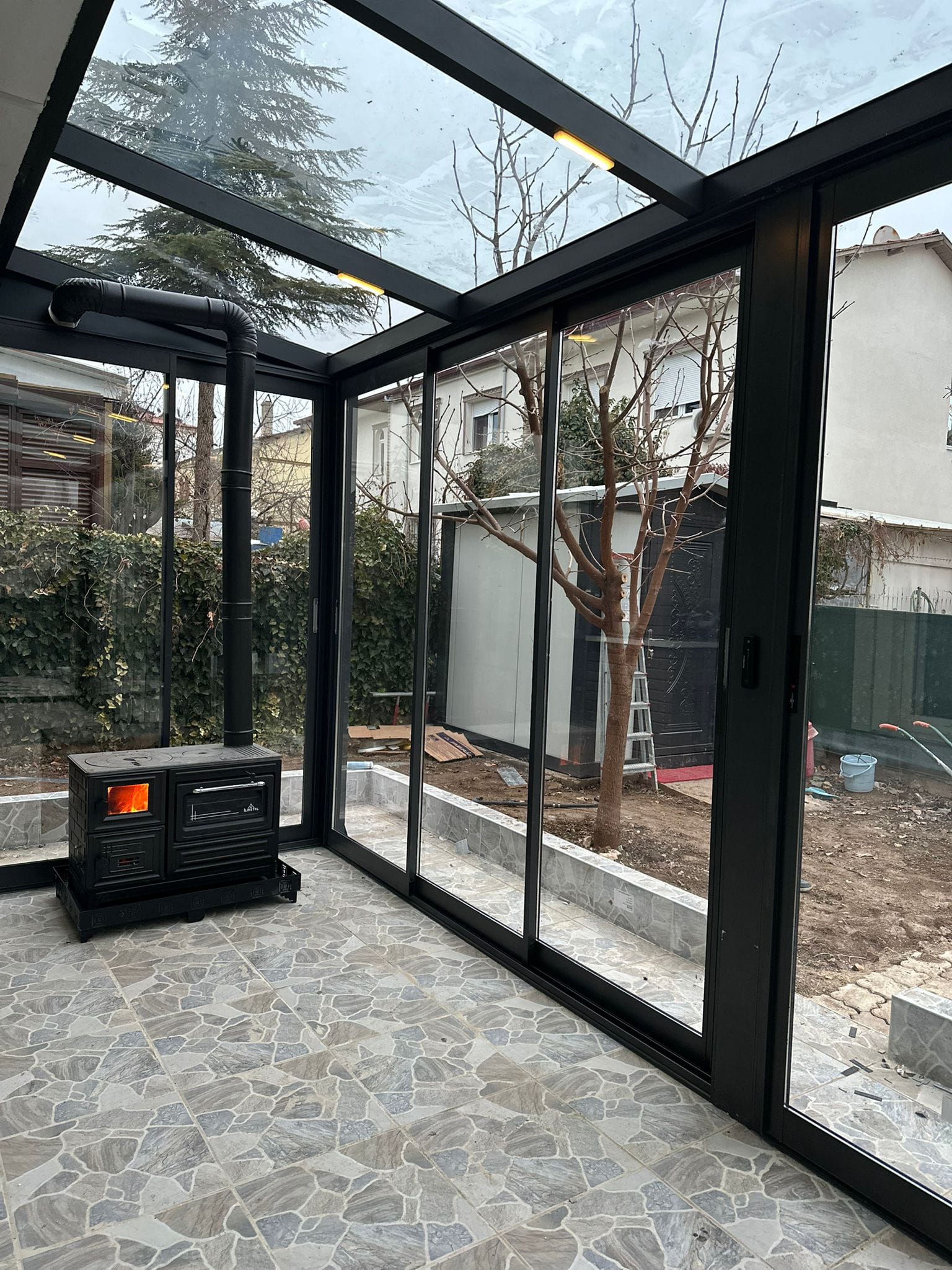 EYFEL Cam Balkon – Malatya’da cam balkon, katlanır cam sistemleri, sürgülü cam balkon, duşakabin, küpeşte, sineklik, giyotin cam, cam tavan ve kış bahçesi çözümleri sunan profesyonel cam uygulama firması.