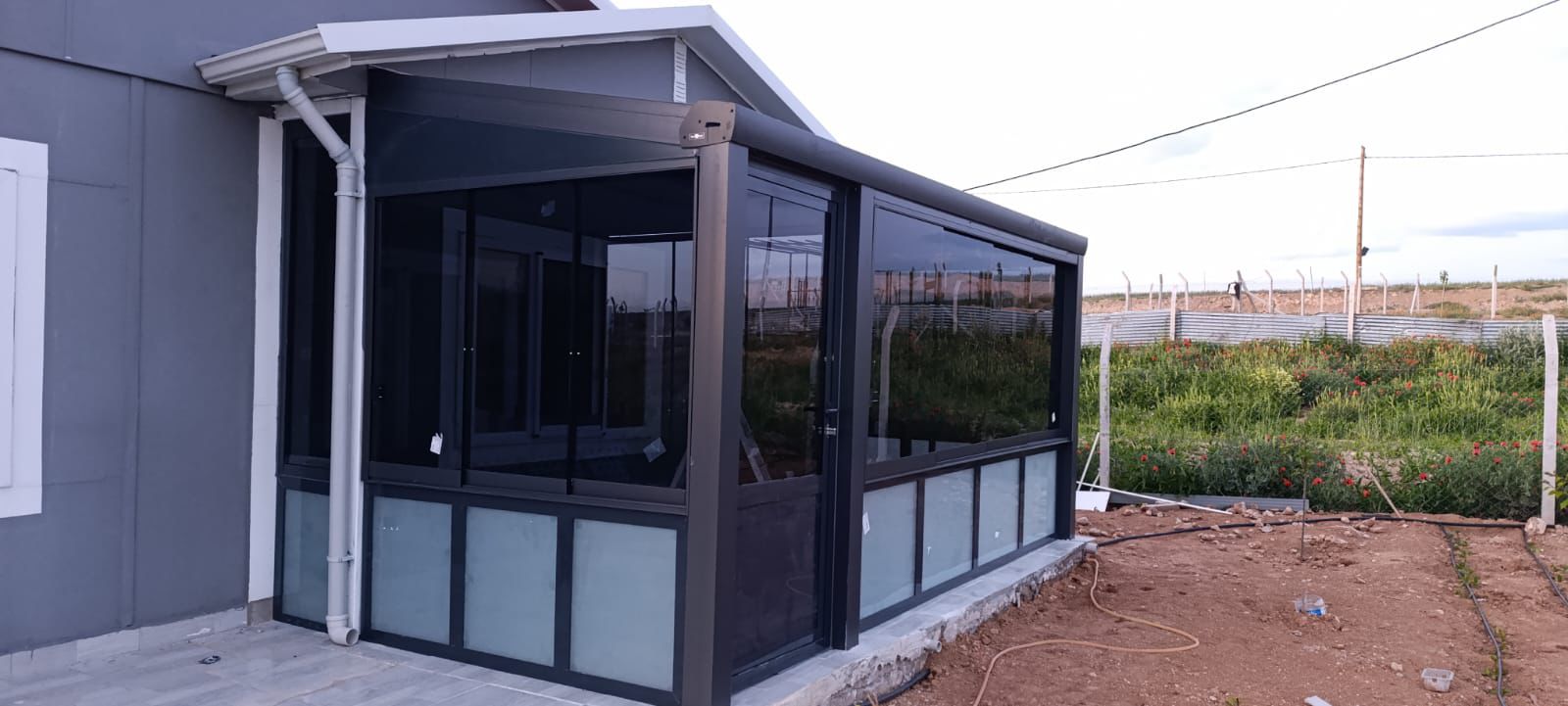 EYFEL Cam Balkon – Malatya’da cam balkon, katlanır cam sistemleri, sürgülü cam balkon, duşakabin, küpeşte, sineklik, giyotin cam, cam tavan ve kış bahçesi çözümleri sunan profesyonel cam uygulama firması.