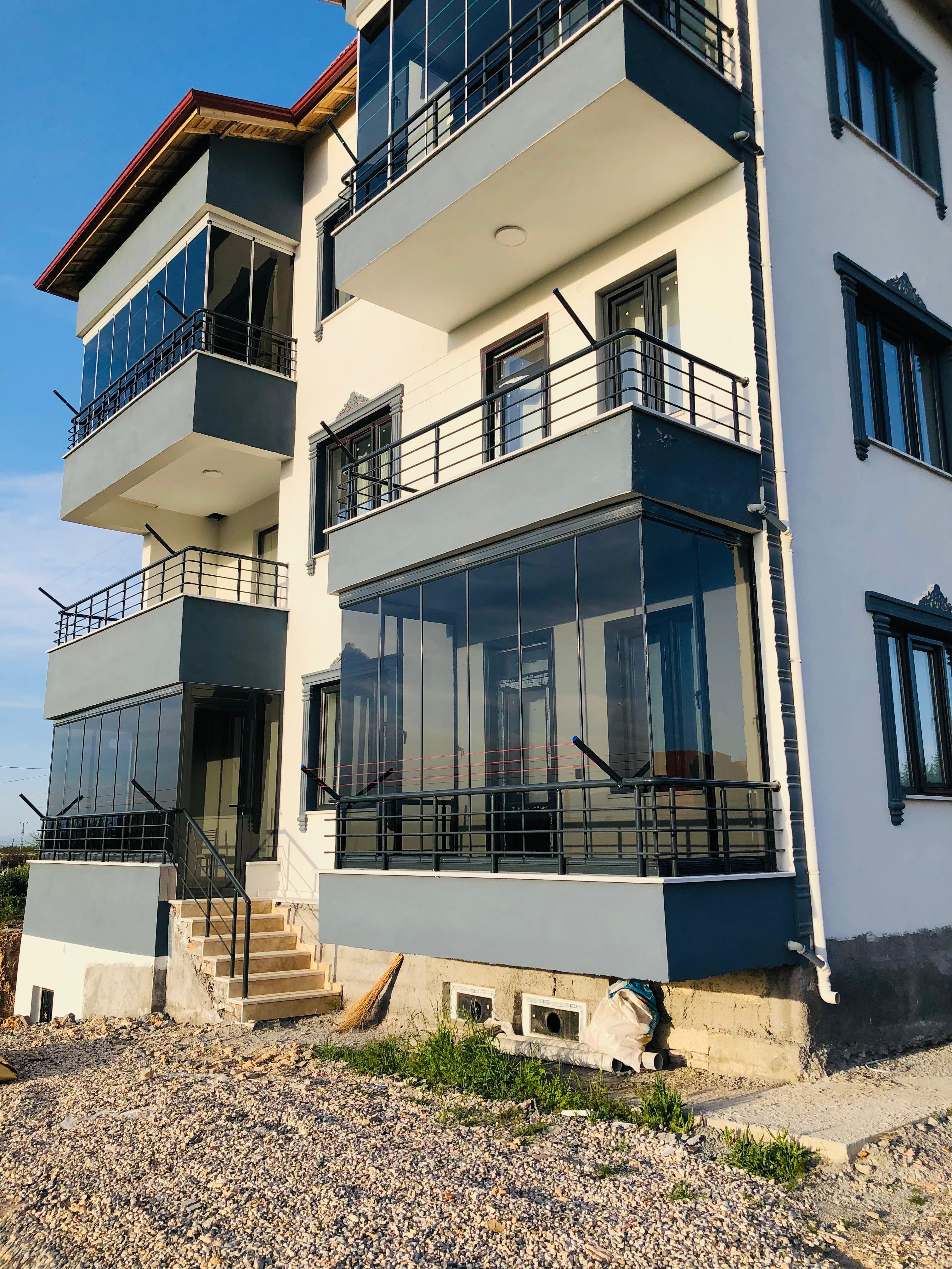 EYFEL Cam Balkon – Malatya’da cam balkon, katlanır cam sistemleri, sürgülü cam balkon, duşakabin, küpeşte, sineklik, giyotin cam, cam tavan ve kış bahçesi çözümleri sunan profesyonel cam uygulama firması.