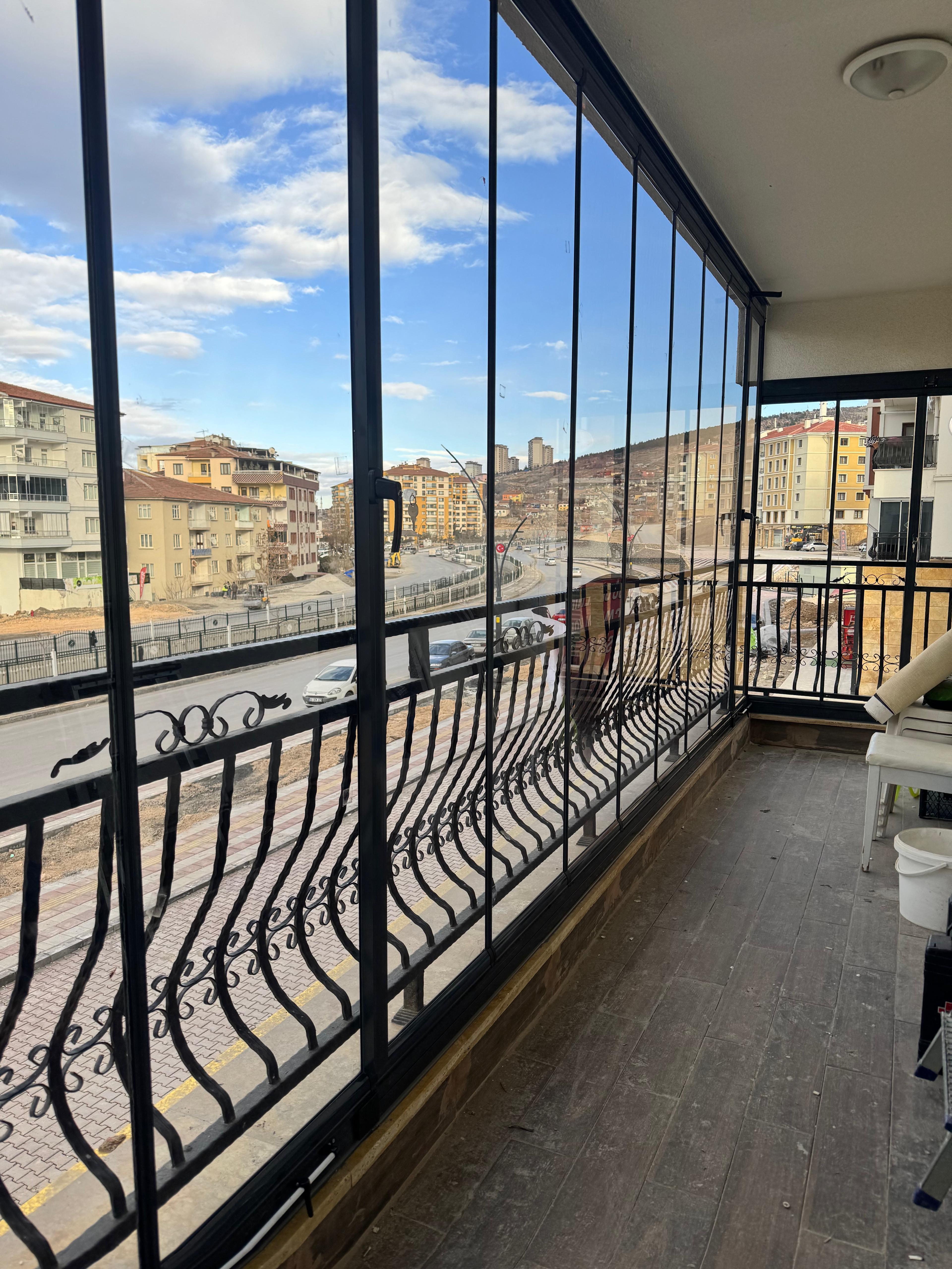 EYFEL Cam Balkon – Malatya’da cam balkon, katlanır cam sistemleri, sürgülü cam balkon, duşakabin, küpeşte, sineklik, giyotin cam, cam tavan ve kış bahçesi çözümleri sunan profesyonel cam uygulama firması.
